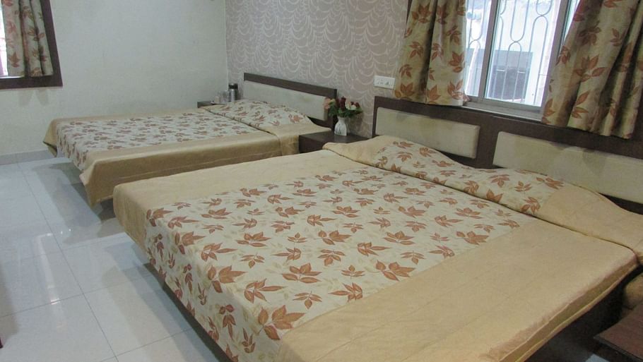 Hotel Swagath, Hazra Road, Kolkata Kolkata Deluxe AC 4 Bed Room Hotel Swagath Kolkata 2