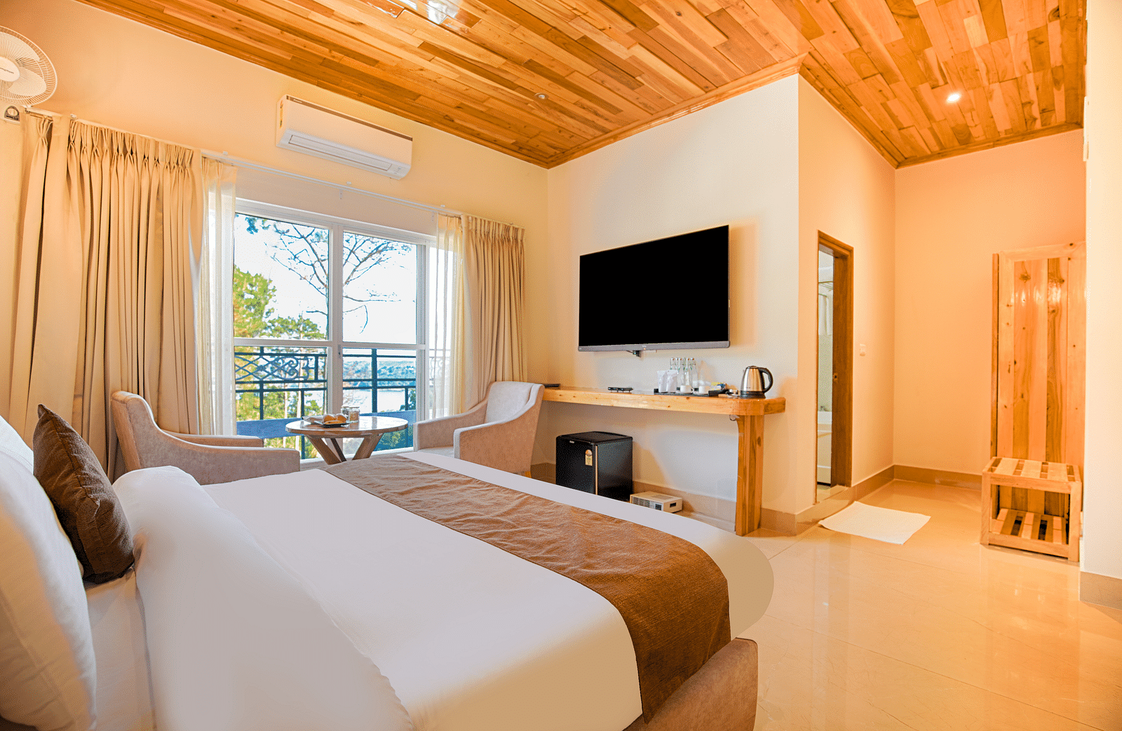 deluxe room with lake view& bathtub