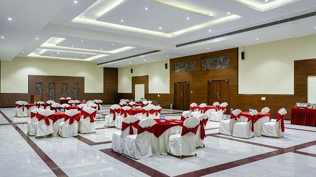 alt-text Multiple views of the same event room with different table arrangements.