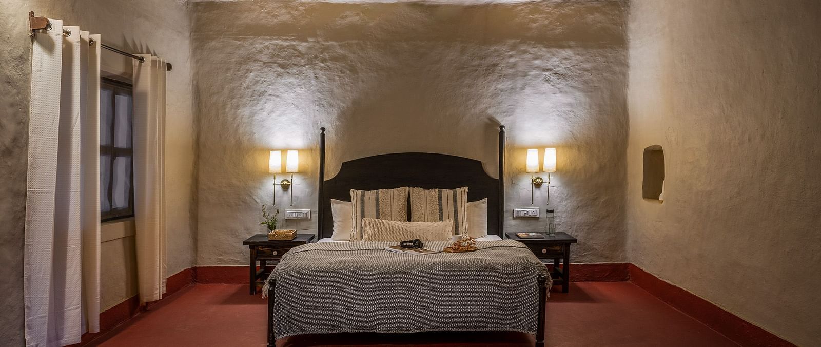 Front view of the king size bed at Mud House Suites at Saccharum Safari Lodge, Balaghat