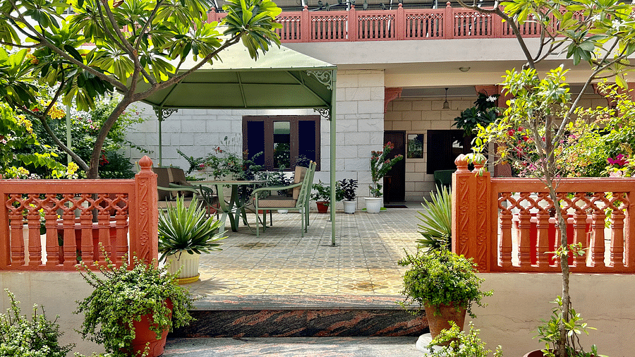 Sit Out Patio - 7