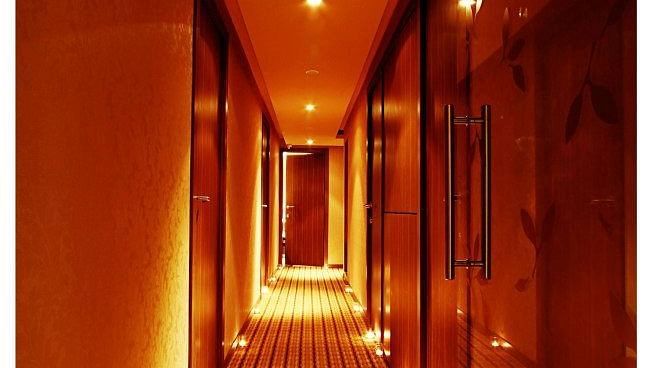 passage way in the spa area leading to different massage rooms - IOSIS Spa & Wellness