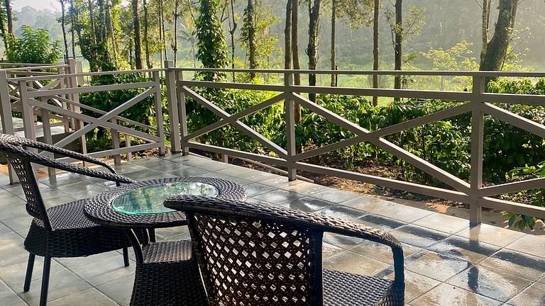 Luxe Cabin Private Sit Out4