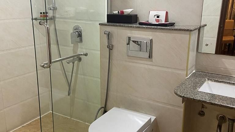 Suite Room - washroom 1