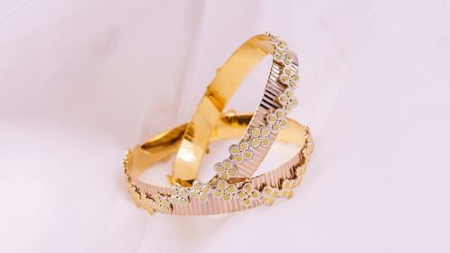 Image of two diamond rings kept on display at logistics exhibition Mumbai.