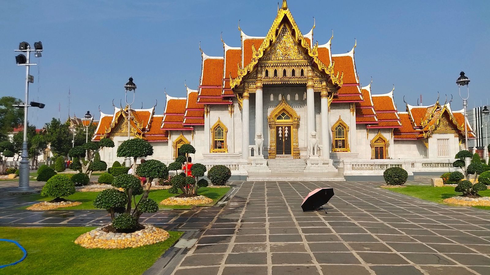 An overview of wat Benchamabophit with a pathway leading to the temple in view