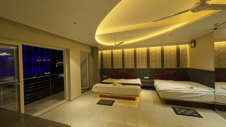 Deluxe Classic 4 Bedded Varanda Room Rs 6500 4