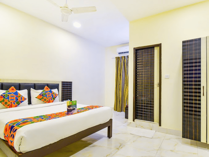 Comfortable double bed in Classic Single, budget accommodation in Chennai