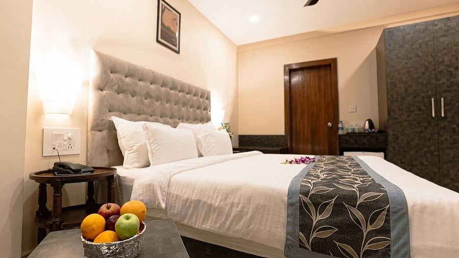 Elegant room with a bed, fruit bowl on the bedside table, and tufted headboard at The Verda de Miranda Resort.
