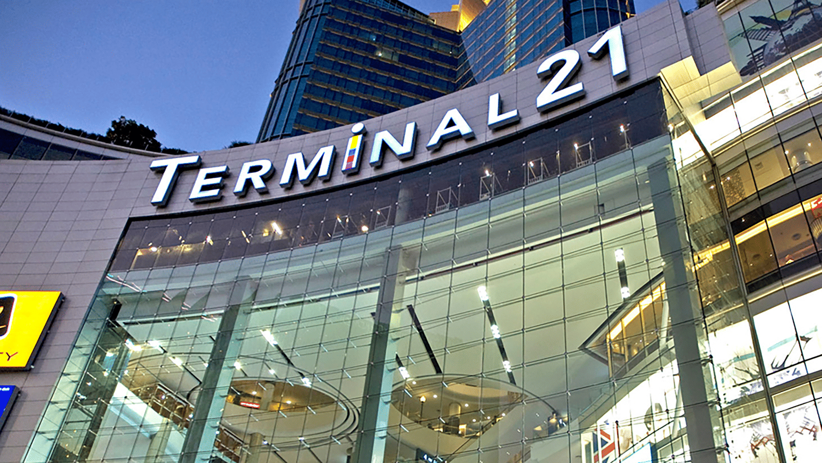 An overview of the facade area of Terminal 21 at BTS with a large glass covering on the facade.