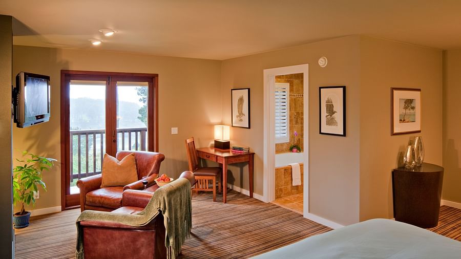 A cosy room in Mendocino with warm lighting, plush seating, and scenic views - Brewery Gulch Inn & Spa