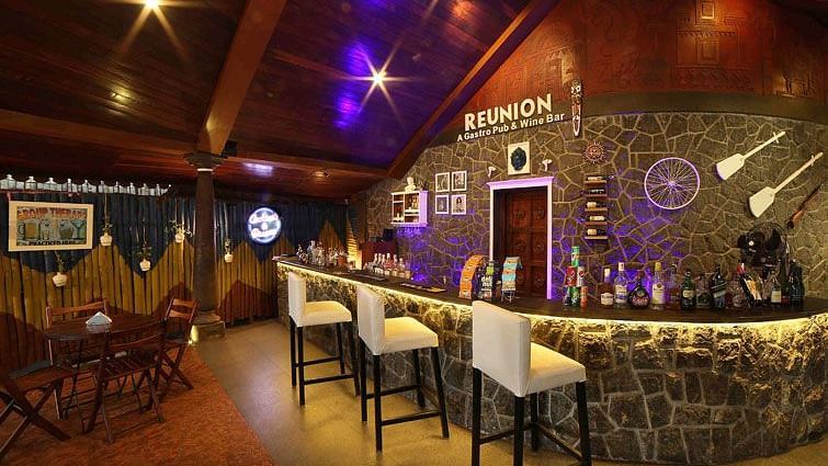 reunion bar 1