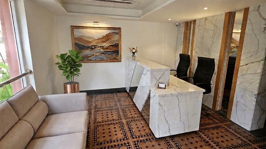 Reception and lobby with a sofa, desk, and patterned carpet at BluSalzz Collection - Casa Onze, Arpora.