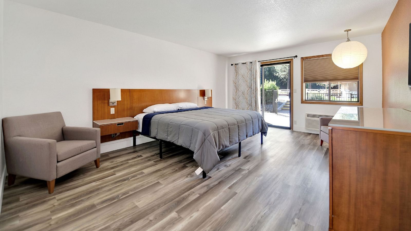 A view of a room at Amador Hotel with a double bed.