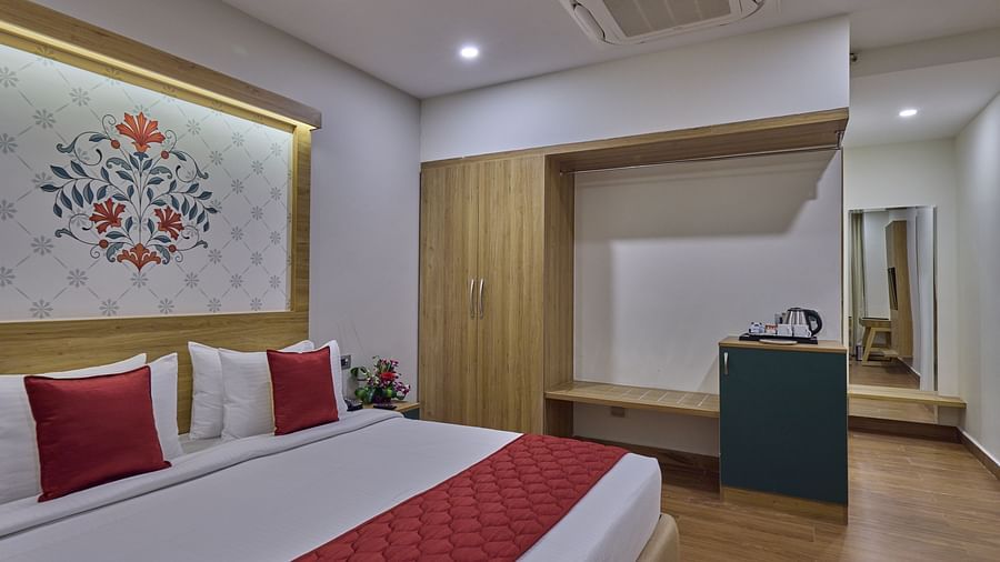 a king size bed offered at Deluxe Rooms - Golden Tulip, Tirupati 