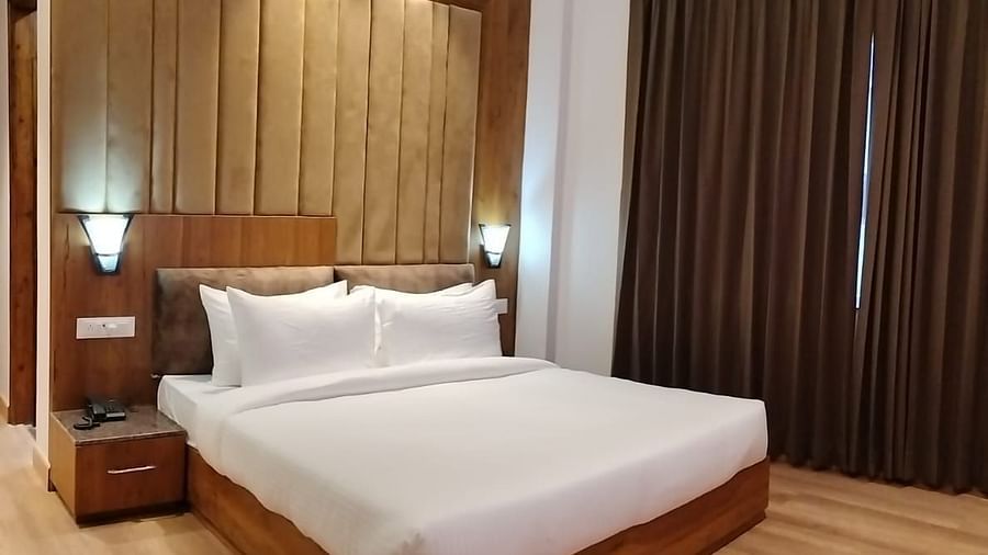 A large bed in Deluxe Non-view Room at DLS Ark Holiday Inn, Banikhet.
