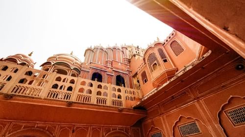  Hawa Mahal, a red sandstone palace with honeycomb windows, Jaipur, India.