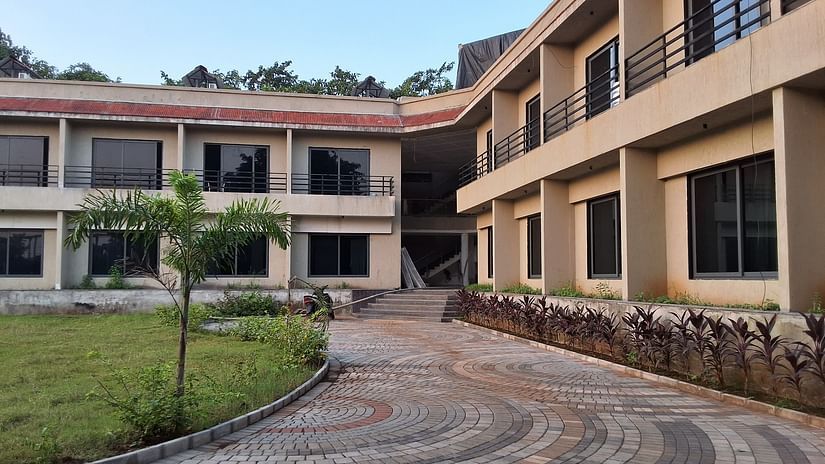 facade image of VITS Roccia Hill Resort & Adventure Park with a garden 
