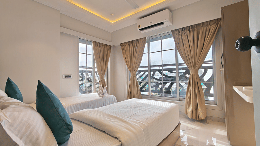 Twin bedroom with city view at Home2 Residency, Mumbai Airport