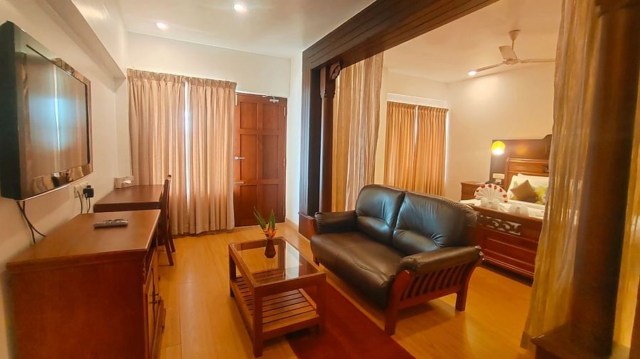 Premium Suite Living 1