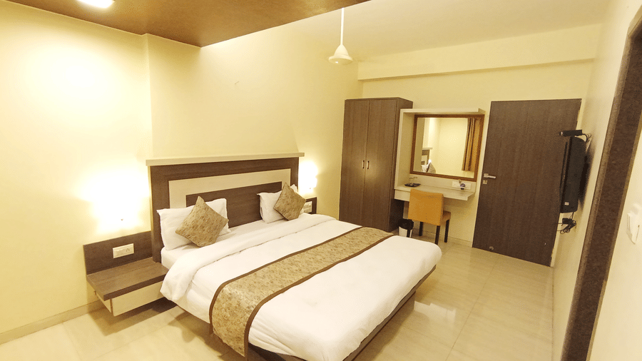 side view of executive room with radiant ambience and well furnished interiors.