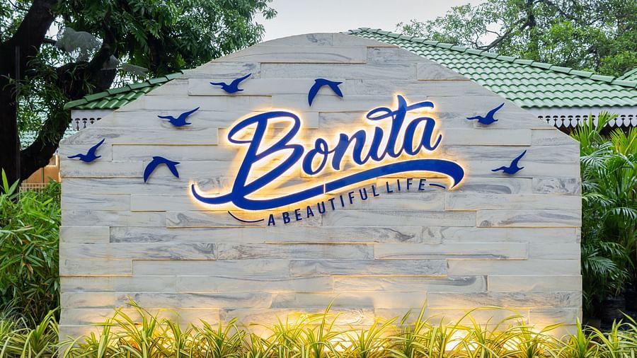 bonita logo - with the text called A baeautiful life in blue illuminated by yellow warm lights and blue birds surrounding the logo.