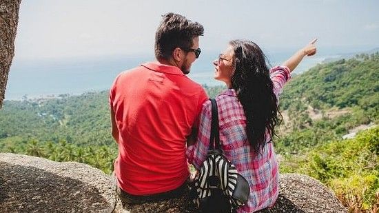 Young Happy Couples travelling around world