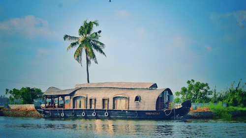 houseboat in the backwaters