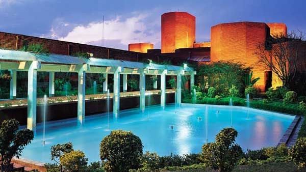 Tips-To-Find-Low-Priced-Luxury-Hotels