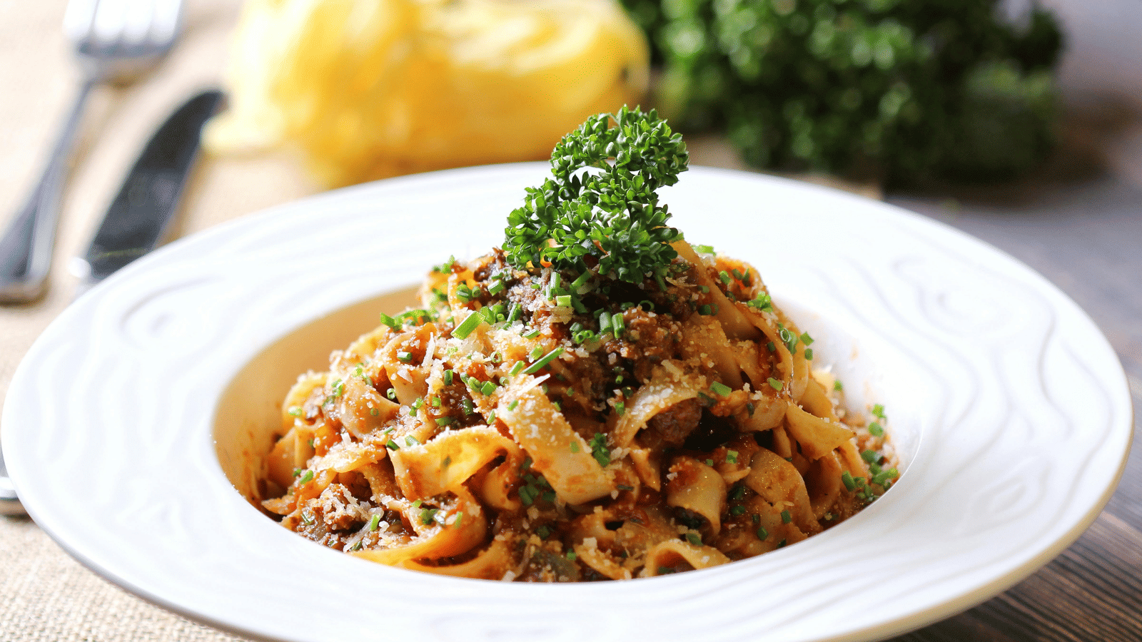 pexels-shameel-mukkath-3421394-5639896