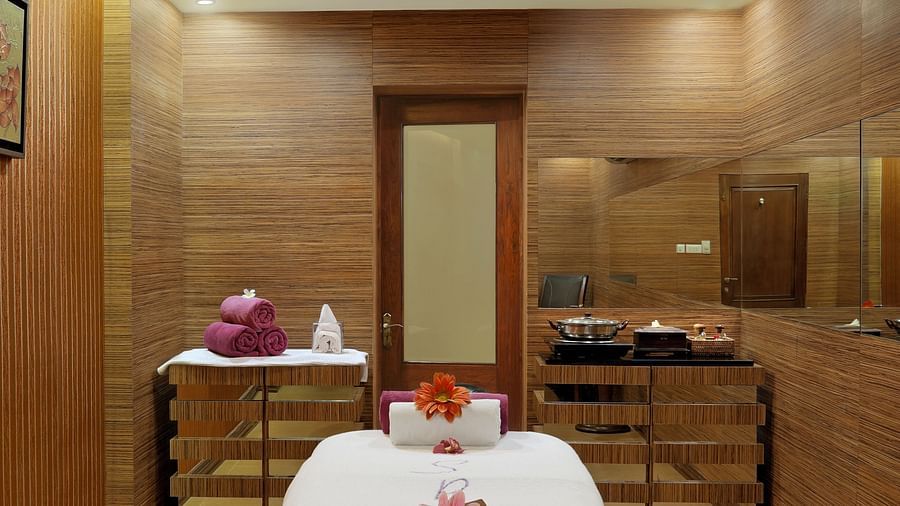 a spa bed 1 - Mayfair Lagoon, Bhubaneswar