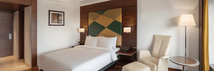 Executive Deluxe Room - King Bedroom (out-in)