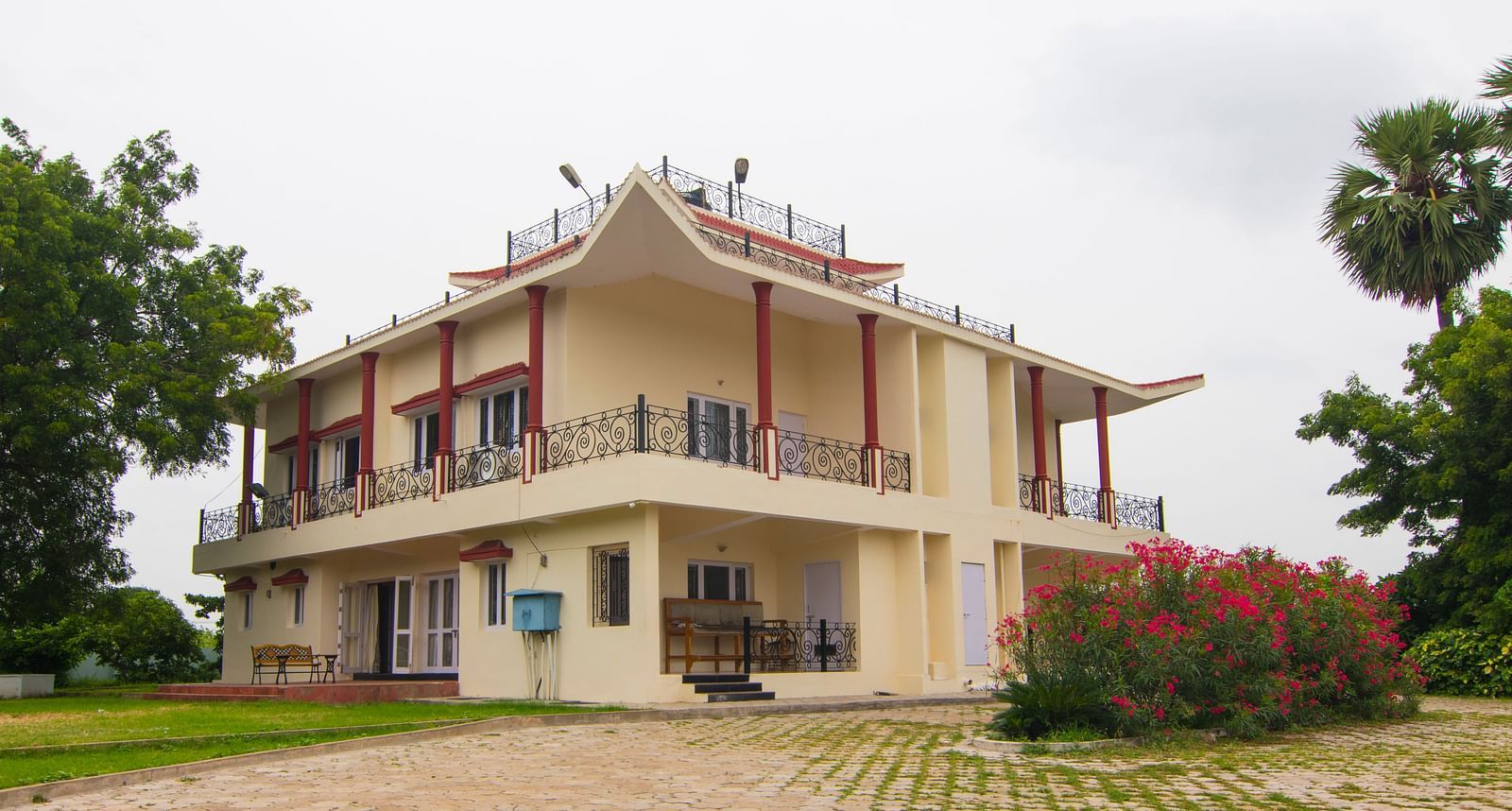 Farm house in hyderabad - Vasundhara Villa Ramoji film city