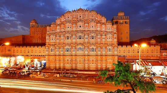 alt-text Hawa Mahal