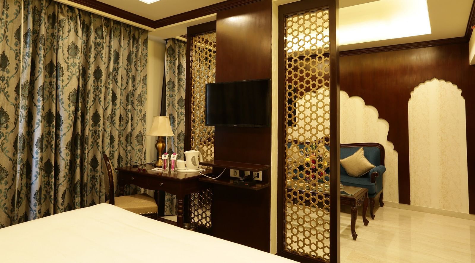 suite room at comfort inn sapphire, jaipur