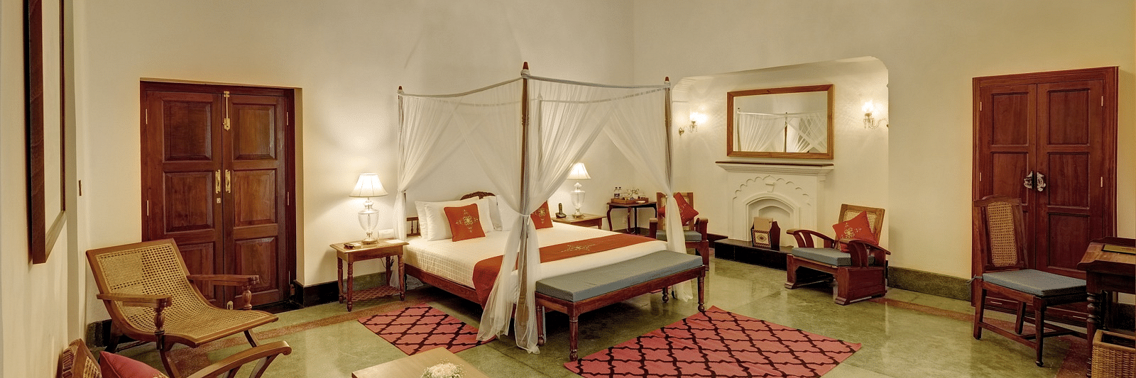 Saraca Suite with a double bed and seating area at Saraca Hotel, Lucknow