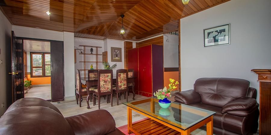 Hill CLUB ROOM Lounge area 2