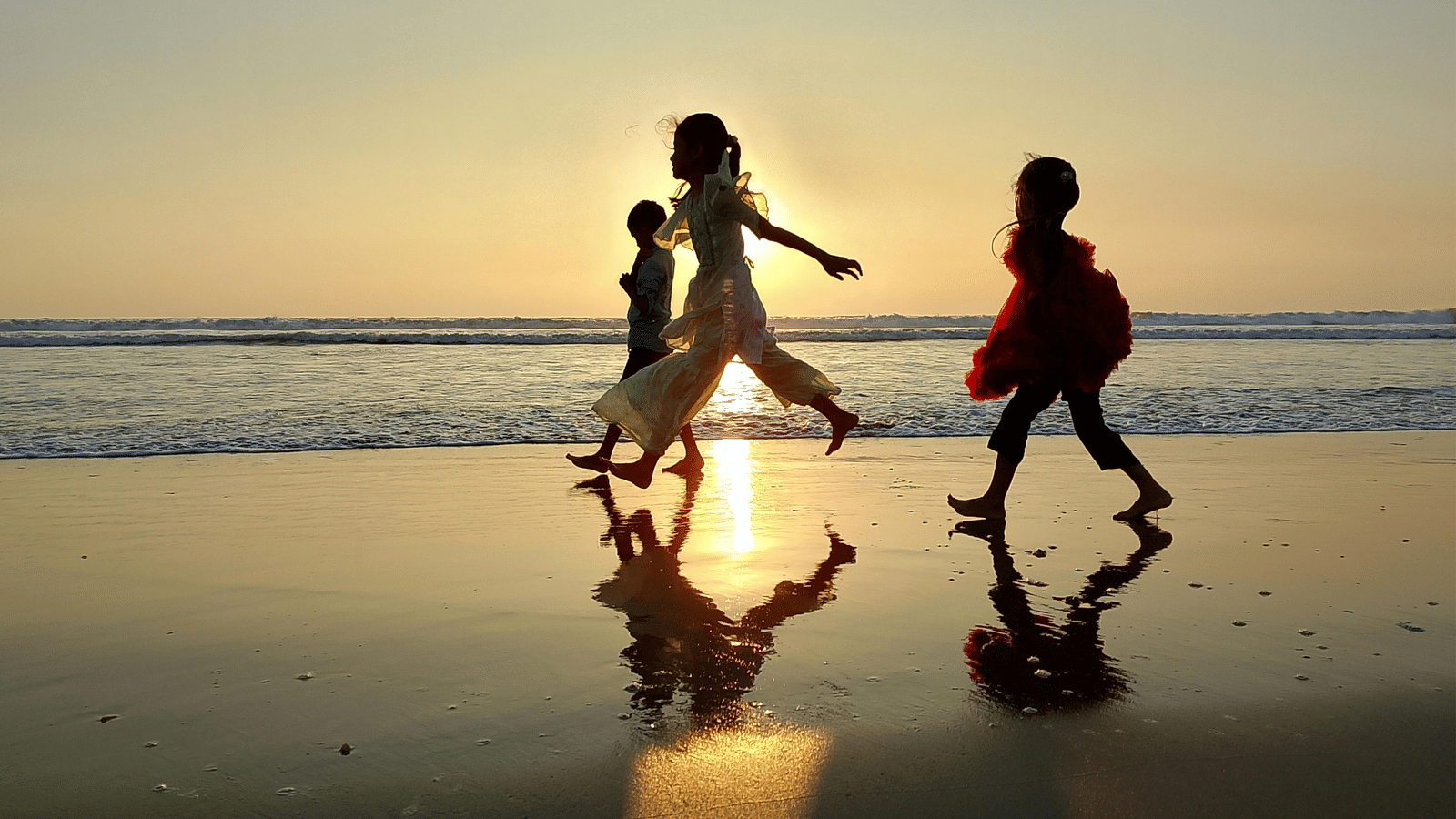 Play time by the beach as a famliy. Grande Bay Resort and Spa : One of the best beach resorts in Mamallapuram for family vacation
