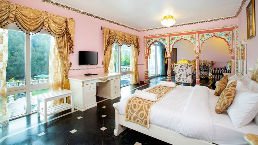 Bedroom of our maharaja villa in Siolim 1 - Stone Wood Riverfront Resort, Siolim