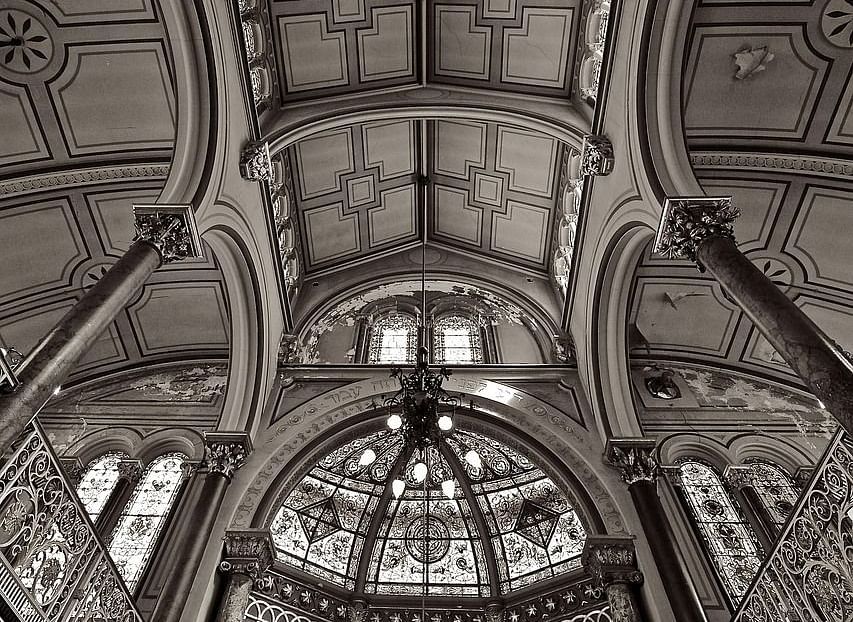  detailed view of an ornate ceiling, showcasing elaborate patterns and an impressive chandelier, highlighting architectural beauty.