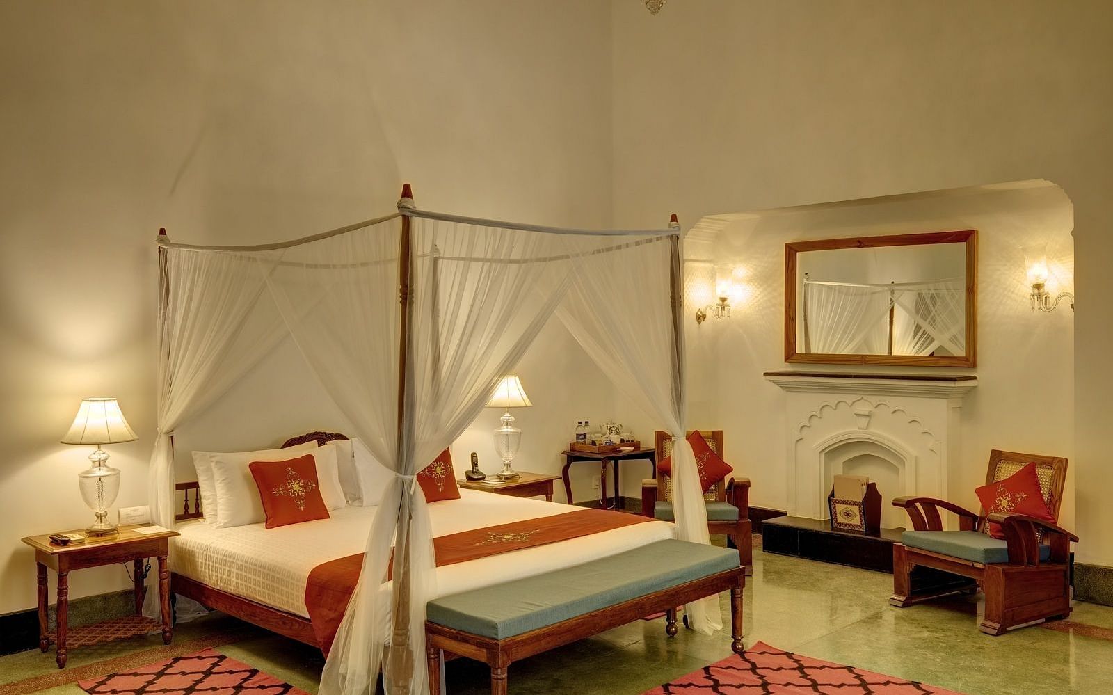 Heritage Suite with a  double bed at Saraca Hotel, Lucknow