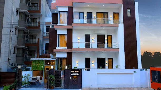 Modern multi-story hotel building facade during the evening with lights on - Lime Tree Golf View, Golf Course Road