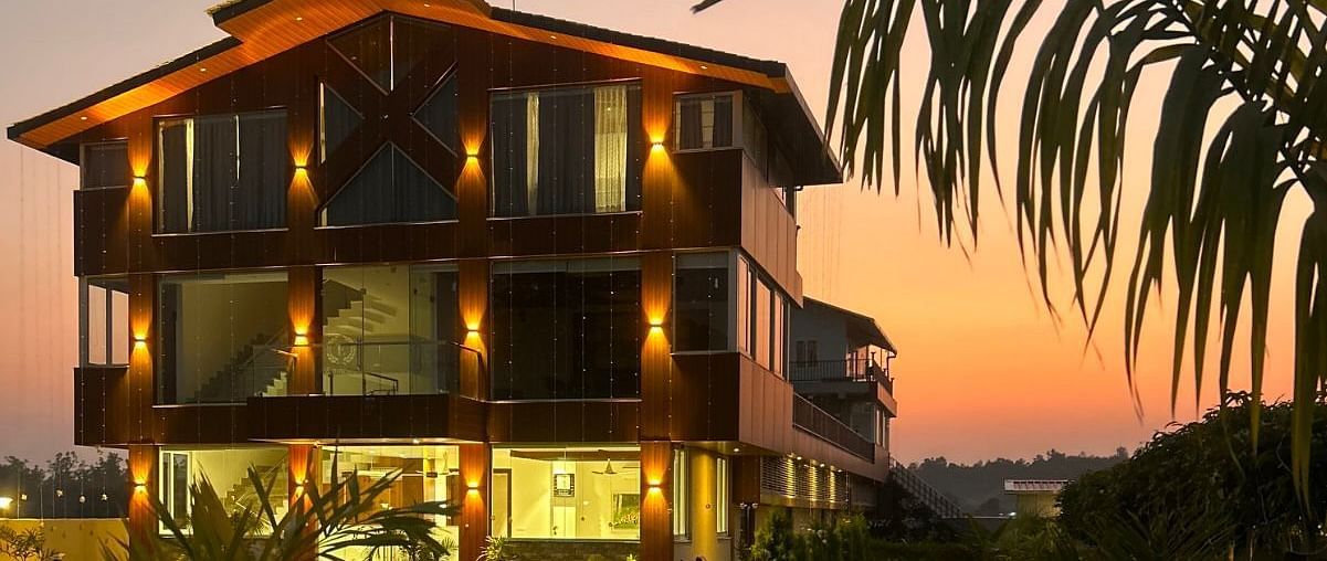 facade image of Eminence The Corbett taken during the sunset