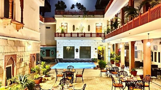 Poolside Diner - Suryaa Villa, Jaipur 5