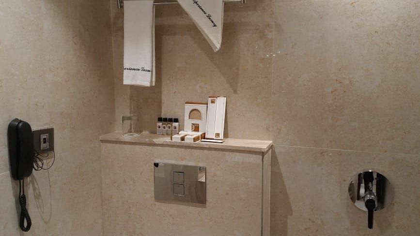 studio bathroom in Kota3