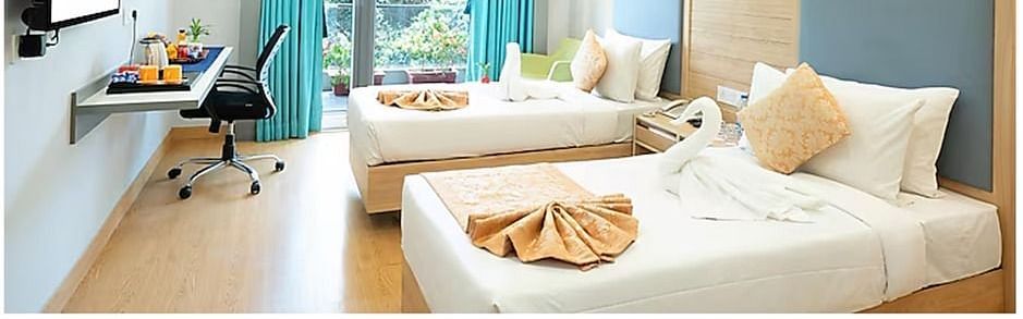 This twin room combines comfort and style with two cozy beds, modern décor, and a balcony view. Enjoy amenities like a flat-screen TV, work desk, and coffee maker for a pleasant stay.