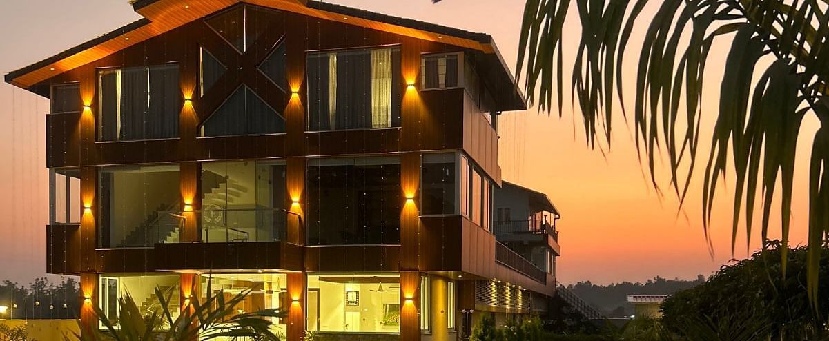 facade image of Eminence The Corbett taken during the sunset