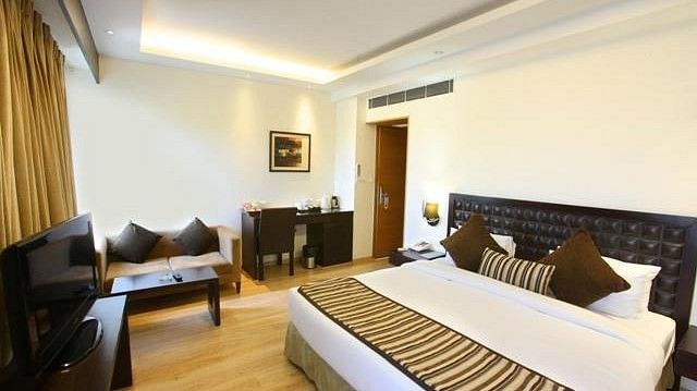 Suite Room - Hotel Saket 27 New Delhi - Hotels in New Delhi 1