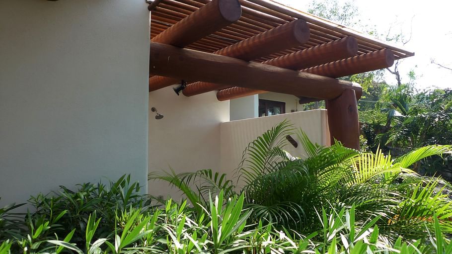 Solana boutique B&B Zihuatanejo Cocos grand suite tropical shower Solana B B Zihuatanejo Mexico