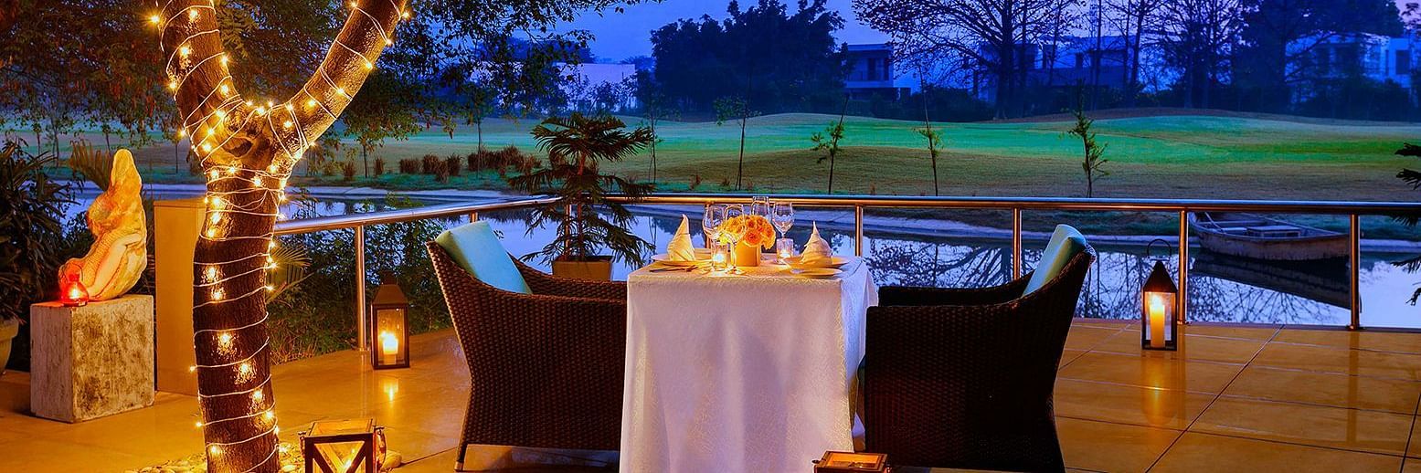 outdoor dining at Karma Lakelands 0981013